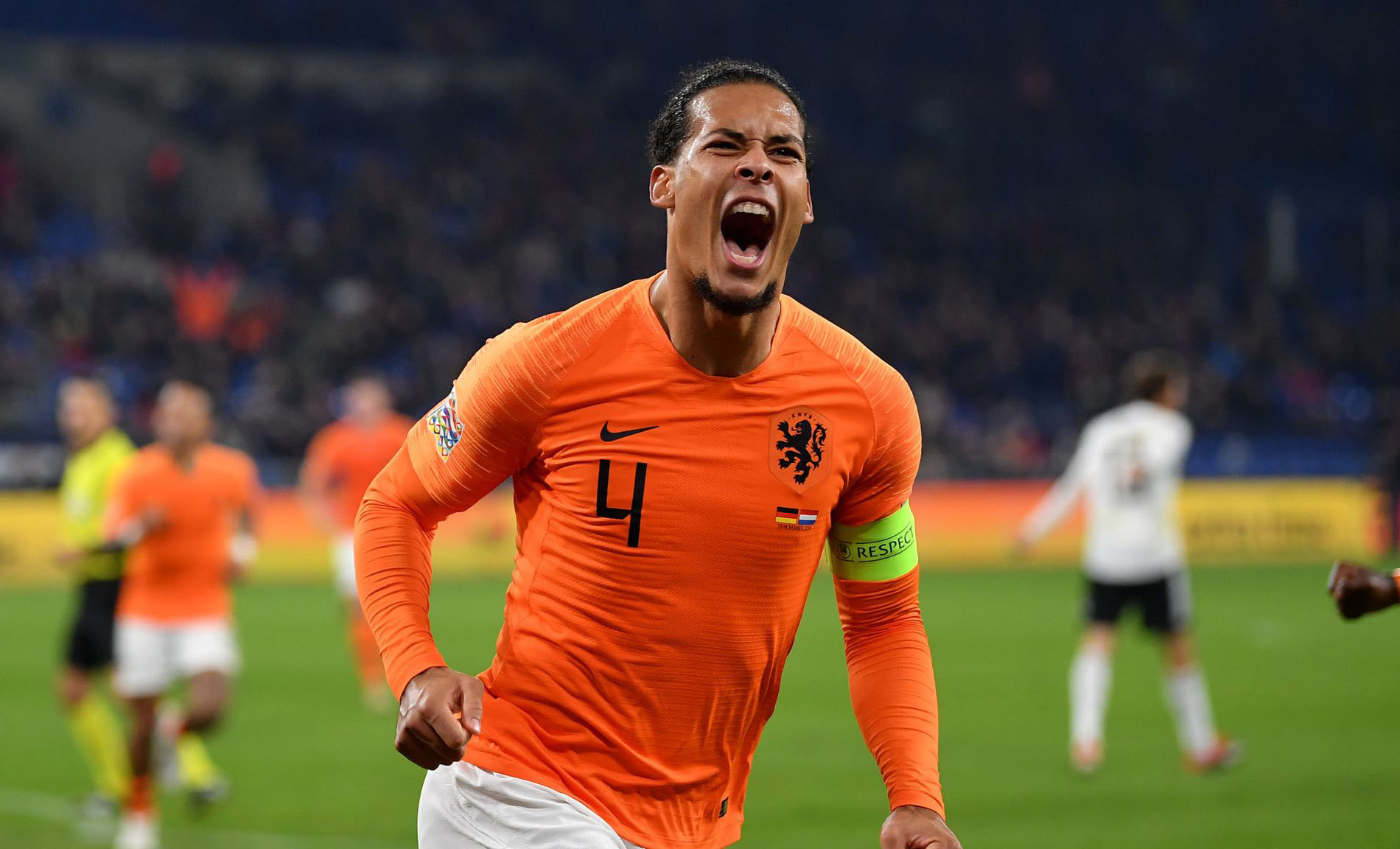 ទ្រាំលែងបាន Virgil van Dijk ចេញមកឆ្លើយតបពីការរិះគន់របស់ Gullit និង​ Van Basten​